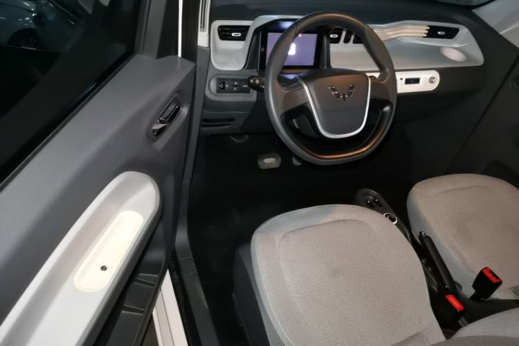 Used Wuling Hongguang MINIEV 2022 Macaron Premium Model – Lithium Iron Phosphate Driver Seat