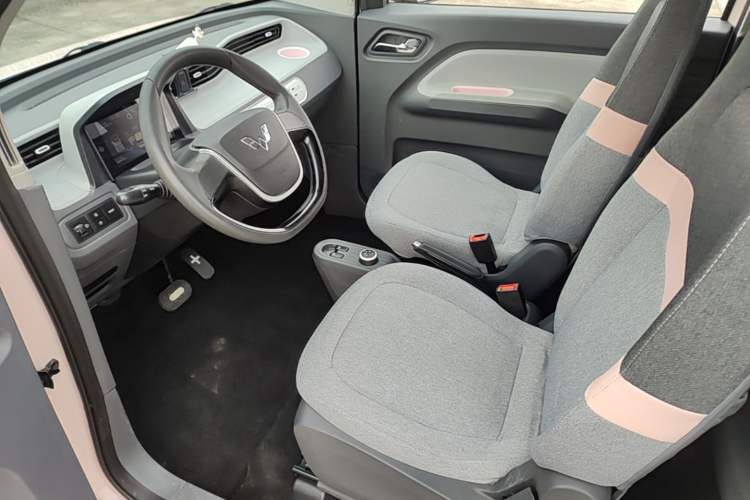 Used Wuling Hongguang MINIEV 2022 Macaron Premium Model – Lithium Iron Phosphate Driver Seat