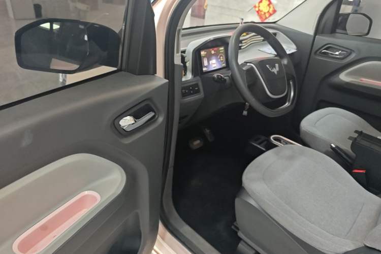 Used Wuling Hongguang MINIEV 2022 Macaron Premium Model – Lithium Iron Phosphate Driver Seat