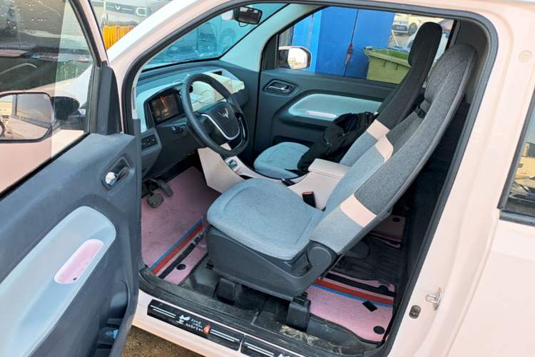Used Wuling Hongguang MINIEV 2022 Macaron Premium Model – Lithium Iron Phosphate Driver Seat