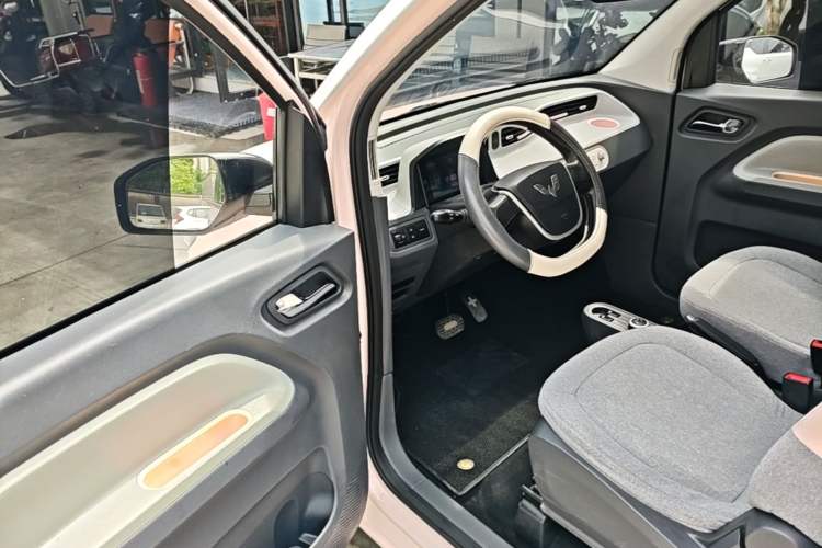 Used Wuling Hongguang MINIEV 2022 Macaron Premium Model – Lithium Iron Phosphate Driver Seat