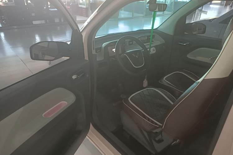 Used Wuling Hongguang MINIEV 2022 Macaron Premium Model – Lithium Iron Phosphate Driver Seat