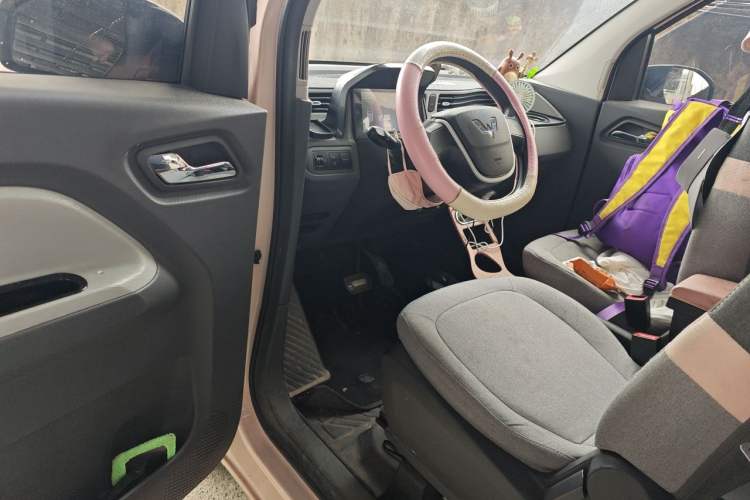 Used Wuling Hongguang MINIEV 2022 Macaron Premium Model – Lithium Iron Phosphate Driver Seat