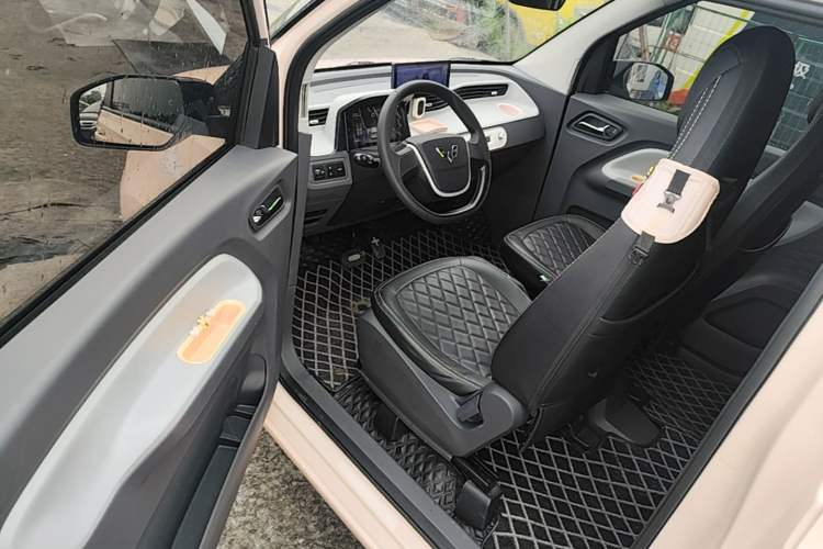 Used Wuling Hongguang MINIEV 2022 Macaron Premium Model – Lithium Iron Phosphate Driver Seat