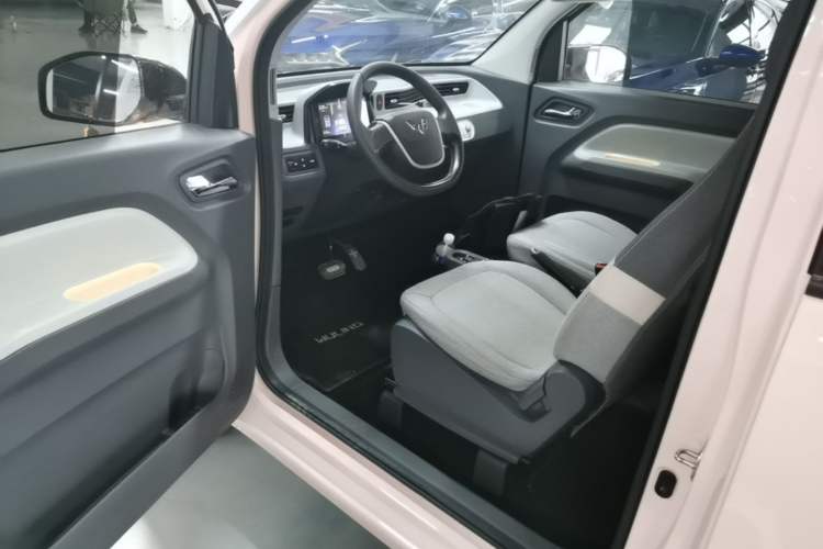 Used Wuling Hongguang MINIEV 2022 Macaron Premium Model – Lithium Iron Phosphate Driver Seat