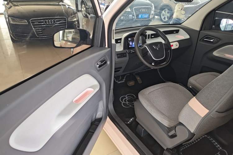 Used Wuling Hongguang MINIEV 2022 Macaron Premium Model – Lithium Iron Phosphate Driver Seat