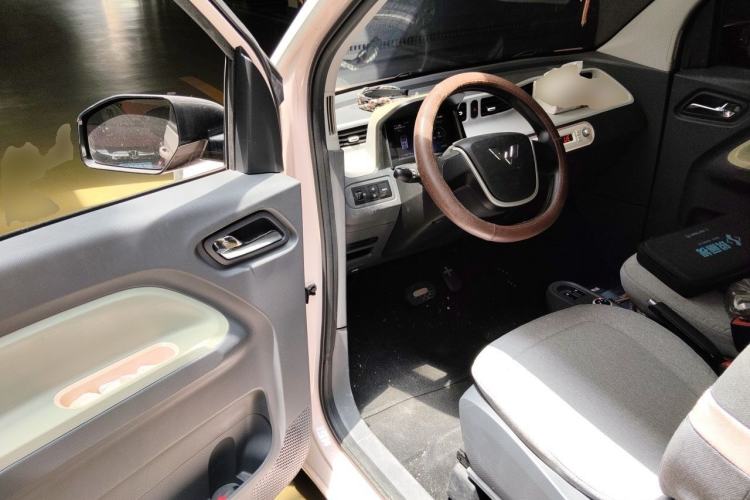 Used Wuling Hongguang MINIEV 2022 Macaron Fashion Model Lithium Iron Phosphate Driver Seat