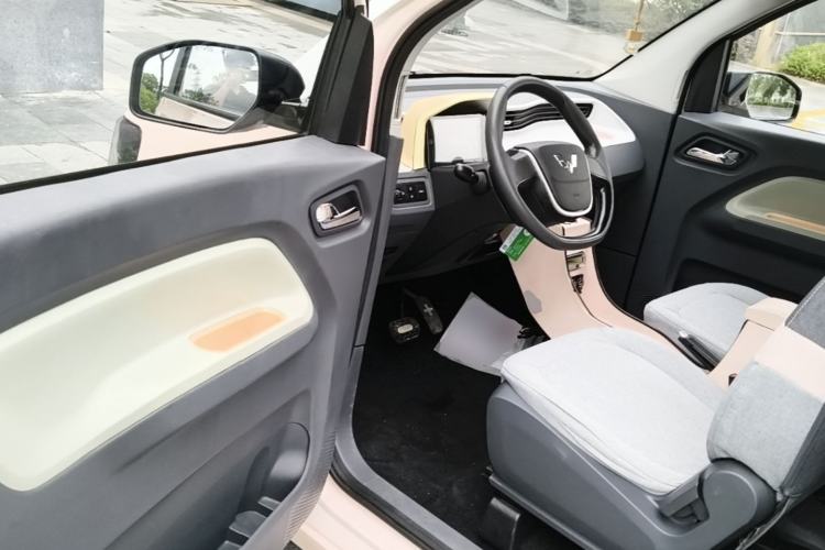 Used Wuling Hongguang MINIEV 2022 Macaron Premium Model – Lithium Iron Phosphate Driver Seat