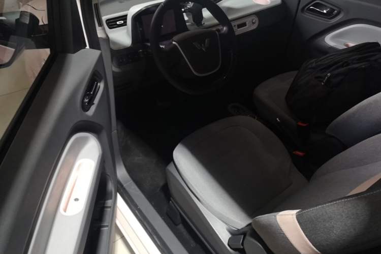 Used Wuling Hongguang MINIEV 2022 Macaron Premium Model – Lithium Ternary Battery Driver Seat