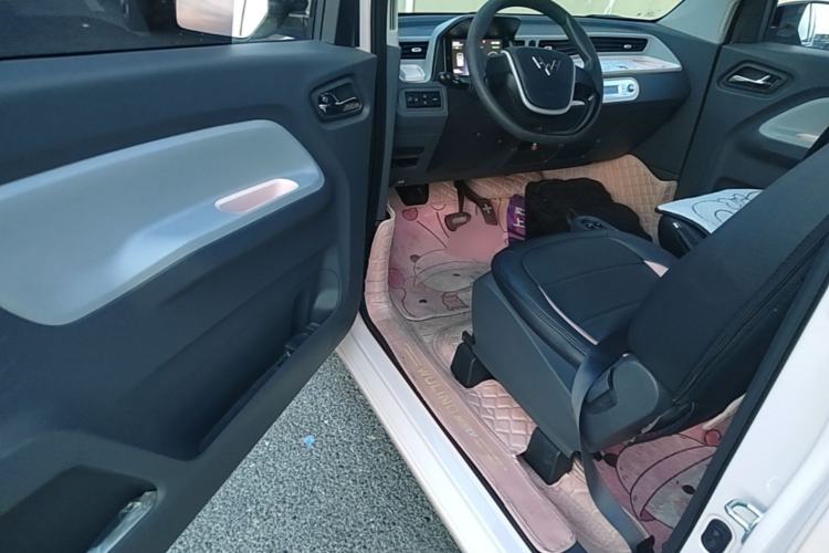 Used Wuling Hongguang MINIEV 2022 Macaron Premium Model – Lithium Ternary Battery Driver Seat