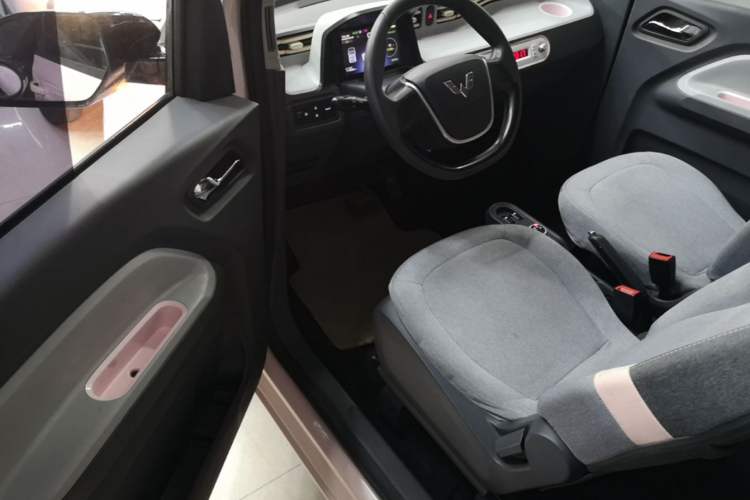 Used Wuling Hongguang MINIEV 2022 Macaron Premium Model – Lithium Iron Phosphate Driver Seat