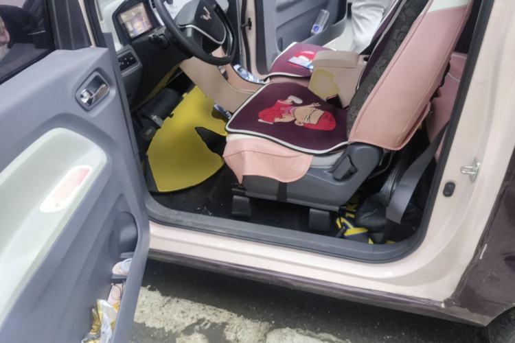 Used Wuling Hongguang MINIEV 2022 Macaron Premium Model – Lithium Iron Phosphate Driver Seat