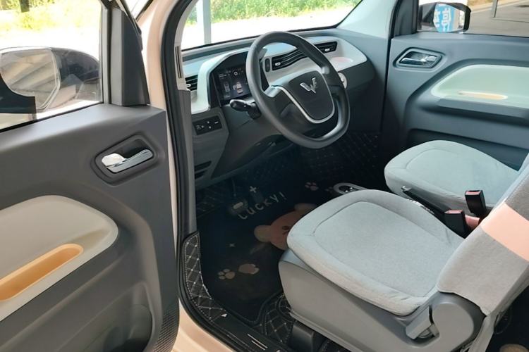 Used Wuling Hongguang MINIEV 2022 Macaron Premium Model – Lithium Iron Phosphate Driver Seat