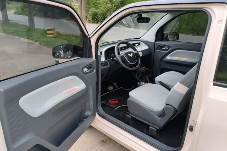 Used Wuling Hongguang MINIEV 2022 Macaron Premium Model – Lithium Iron Phosphate Driver Seat