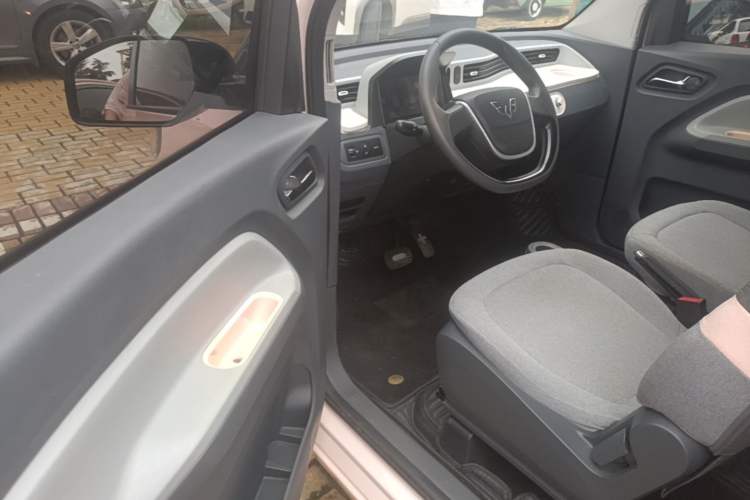 Used Wuling Hongguang MINIEV 2022 Macaron Premium Model – Lithium Iron Phosphate Driver Seat