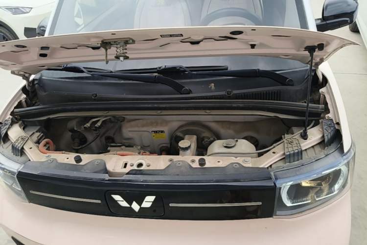 Used Wuling Hongguang MINIEV 2022 Macaron Fashion Model Lithium Iron Phosphate Engine Bay