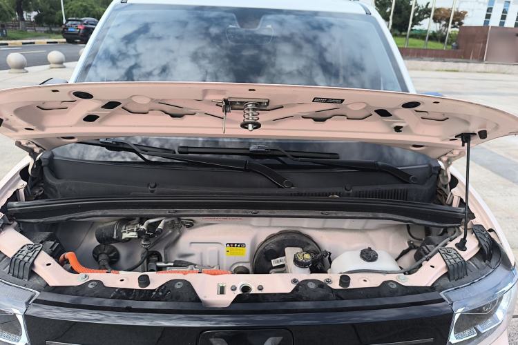 Used Wuling Hongguang MINIEV 2022 Macaron Fashion Model Lithium Iron Phosphate Engine Bay