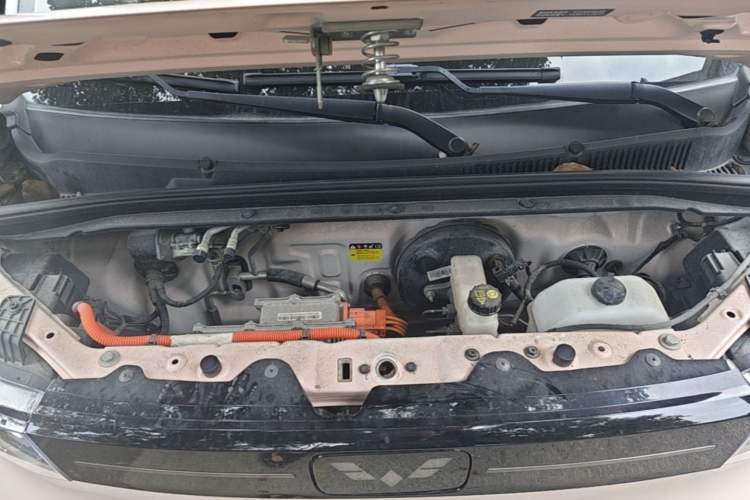Used Wuling Hongguang MINIEV 2022 Macaron Fashion Model Lithium Iron Phosphate Engine Bay