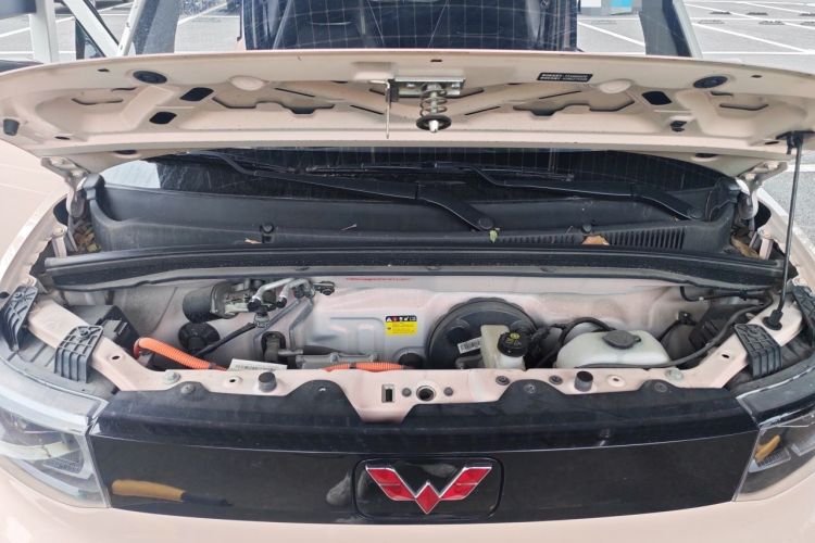 Used Wuling Hongguang MINIEV 2022 Macaron Fashion Model Lithium Iron Phosphate Engine Bay