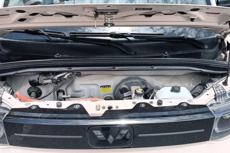 Used Wuling Hongguang MINIEV 2022 Macaron Fashion Model Lithium Iron Phosphate Engine Bay