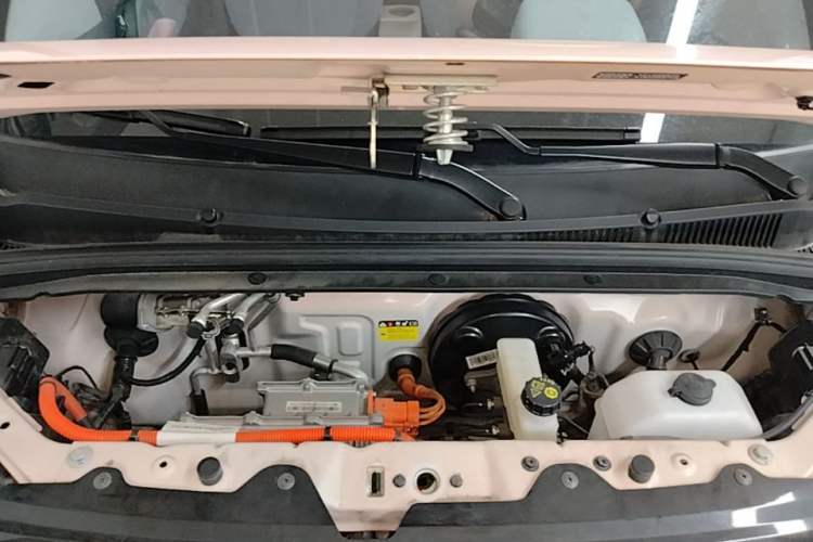 Used Wuling Hongguang MINIEV 2022 Macaron Fashion Model Lithium Iron Phosphate Engine Bay