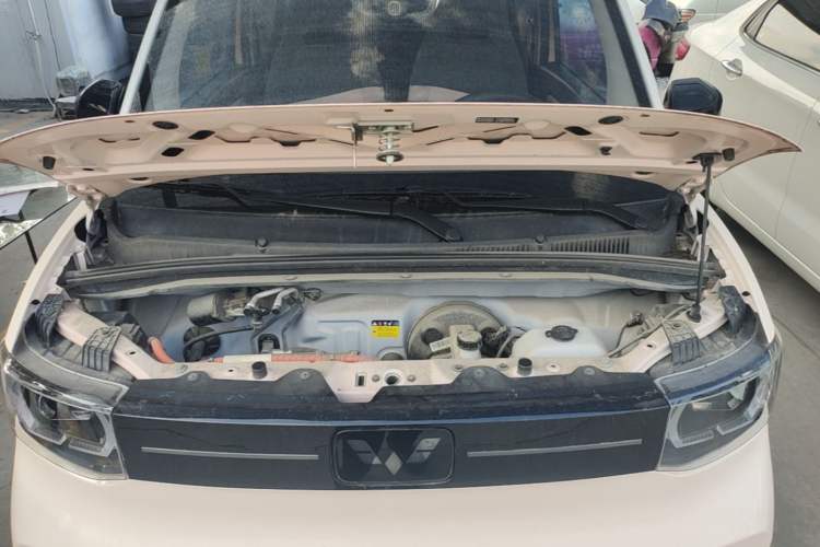 Used Wuling Hongguang MINIEV 2022 Macaron Fashion Model Lithium Iron Phosphate Engine Bay