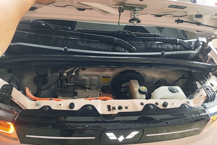 Used Wuling Hongguang MINIEV 2022 Macaron Fashion Model Lithium Iron Phosphate Engine Bay
