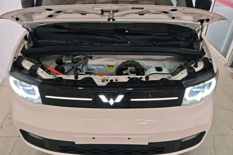 Used Wuling Hongguang MINIEV 2022 Macaron Fashion Model Lithium Iron Phosphate Engine Bay