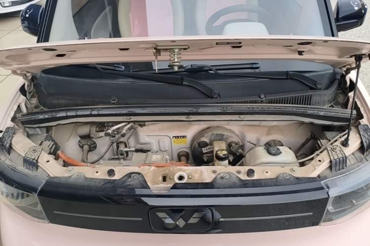 Used Wuling Hongguang MINIEV 2022 Macaron Fashion Model Lithium Iron Phosphate Engine Bay