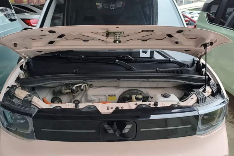 Used Wuling Hongguang MINIEV 2022 Macaron Fashion Model Lithium Iron Phosphate Engine Bay