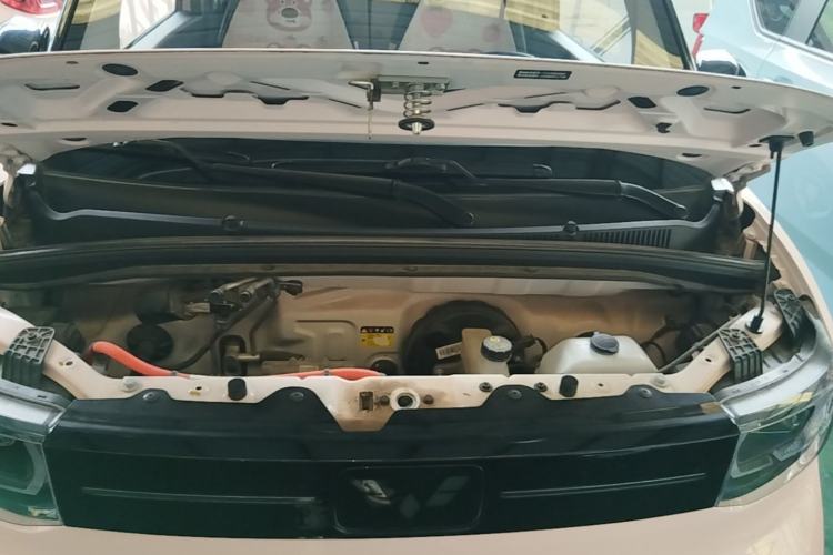 Used Wuling Hongguang MINIEV 2022 Macaron Fashion Model Lithium Iron Phosphate Engine Bay