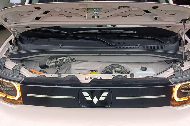 Used Wuling Hongguang MINIEV 2022 Macaron Premium Model – Lithium Ternary Battery Engine Bay