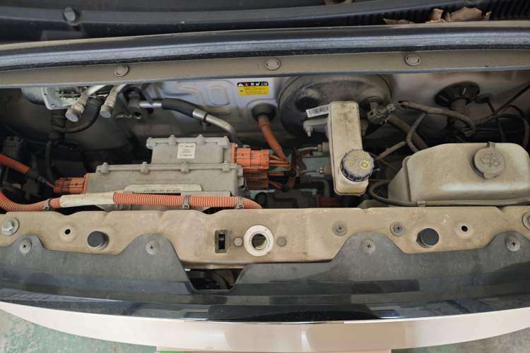 Used Wuling Hongguang MINIEV 2022 Macaron Fashion Model Lithium Iron Phosphate Engine Bay