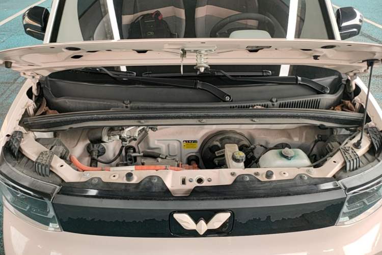 Used Wuling Hongguang MINIEV 2022 Macaron Fashion Model Lithium Iron Phosphate Engine Bay