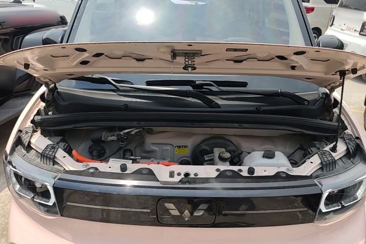 Used Wuling Hongguang MINIEV 2022 Macaron Fashion Model Lithium Iron Phosphate Engine Bay