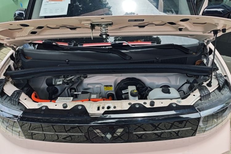 Used Wuling Hongguang MINIEV 2022 Macaron Fashion Model Lithium Iron Phosphate Engine Bay