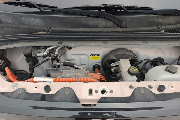 Used Wuling Hongguang MINIEV 2022 Macaron Fashion Model Lithium Iron Phosphate Engine Bay