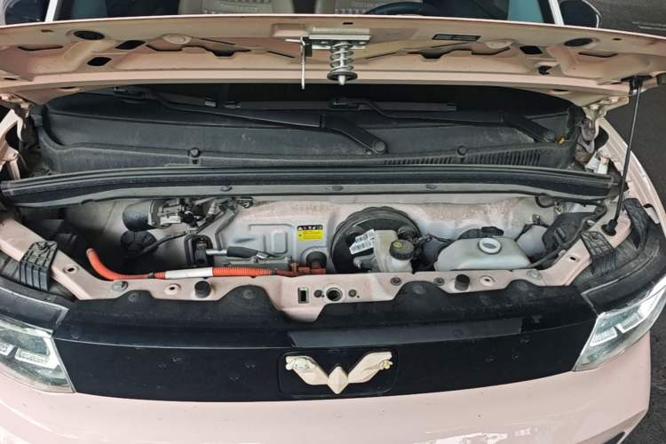 Used Wuling Hongguang MINIEV 2022 Macaron Fashion Model Lithium Iron Phosphate Engine Bay