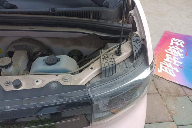 Used Wuling Hongguang MINIEV 2022 Macaron Fashion Model Lithium Iron Phosphate Engine Bay Left