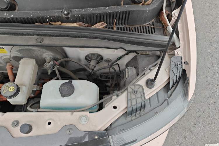 Used Wuling Hongguang MINIEV 2022 Macaron Premium Model – Lithium Ternary Battery Engine Bay Left