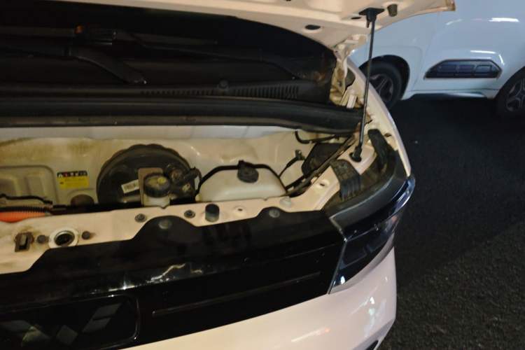 Used Wuling Hongguang MINIEV 2022 Macaron Premium Model – Lithium Ternary Battery Engine Bay Left