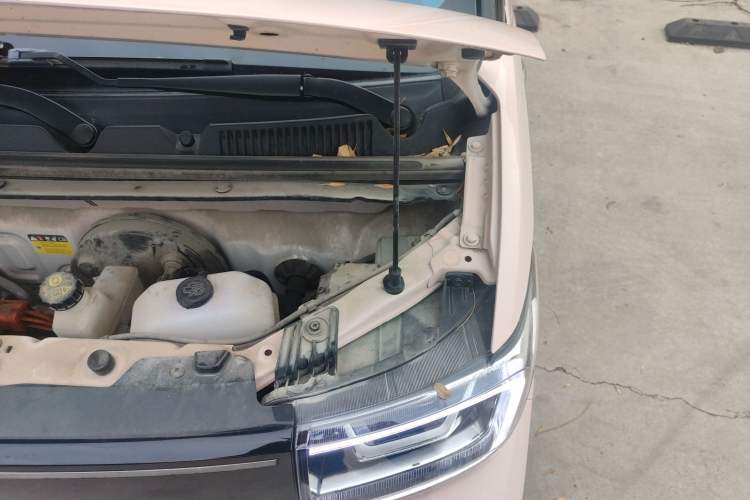 Used Wuling Hongguang MINIEV 2022 GAMEBOY 200km Gaming Edition with Lithium Iron Phosphate Engine Bay Left