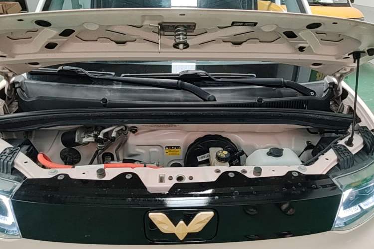 Used Wuling Hongguang MINIEV 2022 Macaron Premium Model – Lithium Iron Phosphate Engine Bay