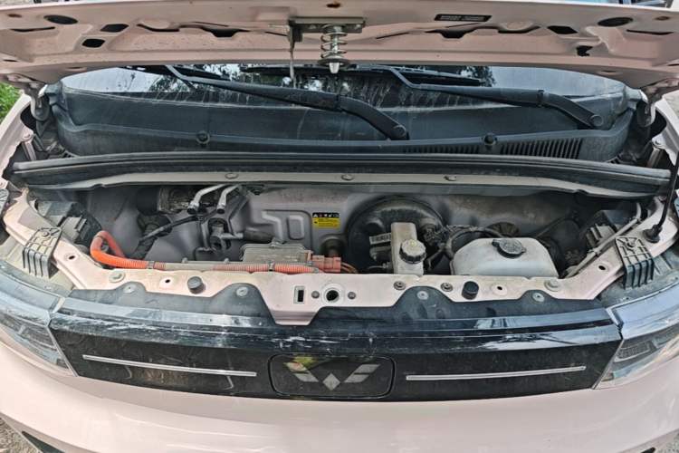 Used Wuling Hongguang MINIEV 2022 Macaron Fashion Model Lithium Iron Phosphate Engine Bay