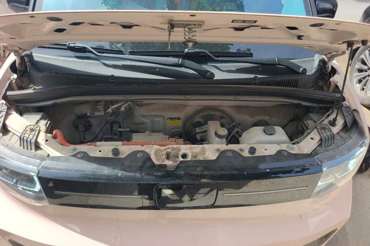 Used Wuling Hongguang MINIEV 2022 Macaron Fashion Edition Lithium-Nickel-Cobalt-Alpha-oxide Engine Bay