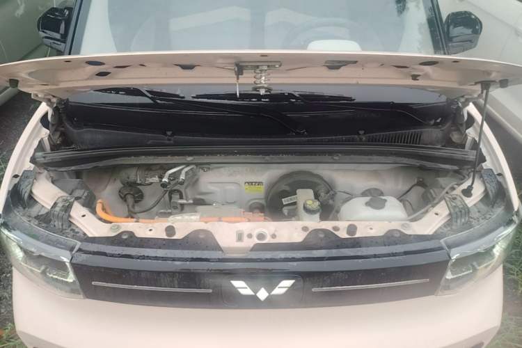 Used Wuling Hongguang MINIEV 2022 Macaron Fashion Model Lithium Iron Phosphate Engine Bay