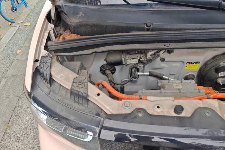 Used Wuling Hongguang MINIEV 2022 Macaron Premium Model – Lithium Iron Phosphate Engine Bay Right