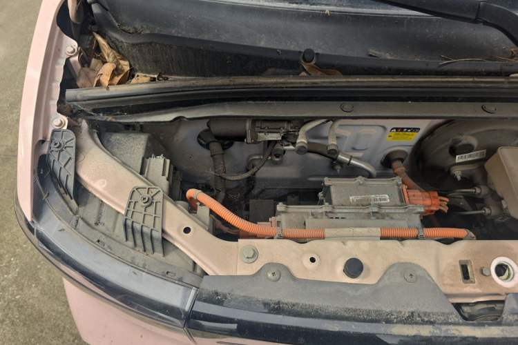Used Wuling Hongguang MINIEV 2022 Macaron Premium Model – Lithium Iron Phosphate Engine Bay Right