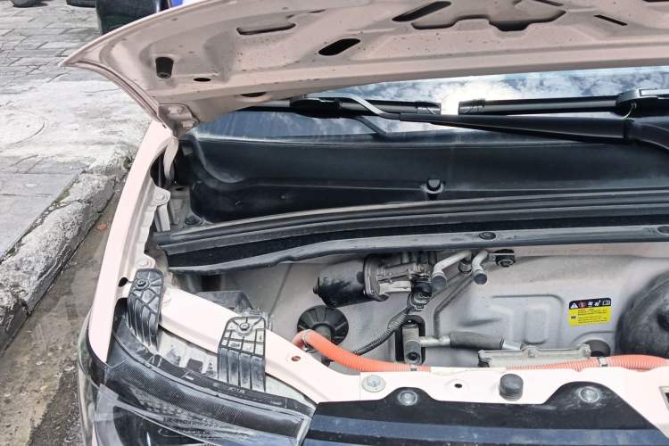 Used Wuling Hongguang MINIEV 2022 Macaron Fashion Model Lithium Iron Phosphate Engine Bay Right