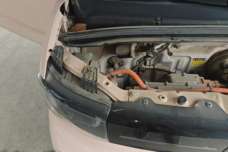 Used Wuling Hongguang MINIEV 2022 Macaron Premium Model – Lithium Iron Phosphate Engine Bay Right